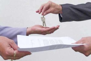 क्या किराए की प्रॉपर्टी पर किराएदार बन सकता है मालिक ?