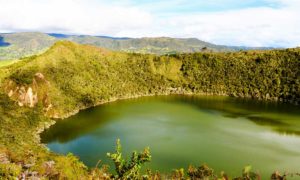 अनोखी झील जिसके नीचे दबा है हजारो टन सोना Ajab Gajab