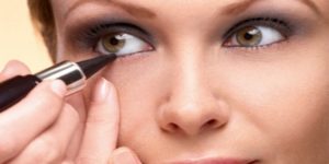 जल को फैलने से कैसे रोकें beauty tips in hindi, makeup tips and tricks