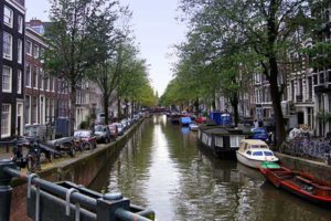 दुनिया के सबसे ख़ुशनुमा देश क्या हमारा देश हैं इन में Ajab Gajab