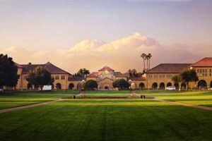 10 टॉप के अंतर्राष्ट्रीय कॉलेज जो उन के क्राउड के दम पर ज़िंदा हैं!