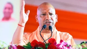 UP: सीएम योगी ने अधिकारियों से सड़कों के चौड़ीकरण और पुनर्वास कार्यों में तेजी लाने का दिया निर्देश।