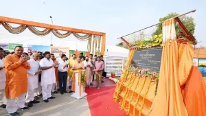 UP में अब कूड़ा भी होगा उपयोगी, सीएम योगी ने गार्बेज ट्रांसफर स्टेशन का किया लोकार्पण।