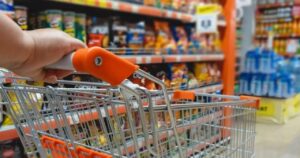 पैकेज्ड फूड पर ‘100%’ दावों पर FSSAI की रोक: कंपनियों को अब बताना होगा पूरा सच।