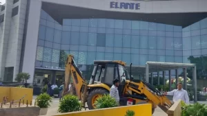 Chandigarh Administration की बड़ी कार्रवाई: Elante Mall में अवैध Construction तोड़ा गया, Parking की जगह बनाई थी Greenery