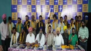 Tarn Taran By-Election से पहले Aam Aadmi Party को बड़ा फायदा, कई Akali Families हुए APP में शामिल