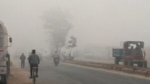 पंजाब में कल से घने कोहरे का अलर्ट:आदमपुर 3.0 डिग्री तापमान के साथ सबसे ठंडा, चंडीगढ़ का AQI 163