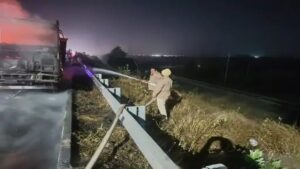 KMP Expressway पर चलते Truck में लगी भीषण आग, Driver ने समय रहते कूदकर बचाई जान – Fire Brigade ने 30 मिनट में बुझाई आग
