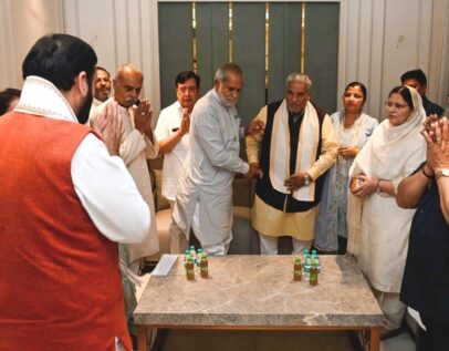 कैथल पहुंचे सीएम नायब सैनी:अमरनाथ भगत के निधन पर शोक प्रकट किया, परिवार से बातचीत की