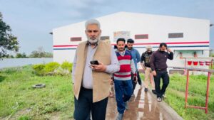 AAP मंत्री कटारूचक्क की गैस एजेंसी में रेड:400 लोग बाहर खड़े, अंदर गोदाम में सिलेंडर भरे; संचालकों को फटकारा, अफसर तलब किए