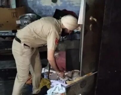 अमृतसर में पंजाब पुलिस का सर्च अभियान; घर से हथियार और कारतूस बरामद, गांव पंडोरी वड़ैच में पुलिस की घेराबंदी