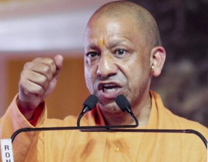 CM योगी की मां पर विवादित टिप्पणी करने वाले मौलाना के खिलाफ कार्रवाई, पुलिस ने दर्ज की FIR