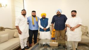 रुस्तम-ए-हिन्द पहलवान प्रीतपाल फगवाड़ा ‘आप’ में शामिल     मुख्यमंत्री भगवंत मान ने औपचारिक रूप से  पार्टी में किया शामिल
