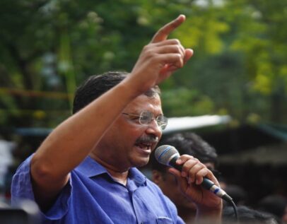 मोदी सरकार की बर्बरता के शिकार छात्रों की मदद के लिए केजरीवाल ने दिनभर अस्पताल, थाने से लेकर जंतर-मंतर तक की भागदौड़
