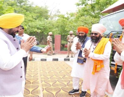 श्री गुरु रविदास जी महाराज का संदेश पंजाब के कोने-कोने तक पहुंचेगा; मुख्यमंत्री भगवंत सिंह मान ने डॉक्यूमेंट्री वैनों को हरी झंडी दिखाकर किया रवाना