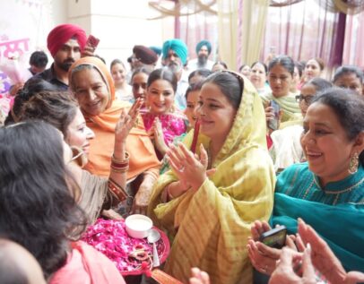 मुक्तसर की तियां में पहुंचीं डॉ. गुरप्रीत कौर मान, महिलाओं ने चुनाव की तारीख पूछनी शुरू कर दी