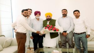 CM भगवंत सिंह मान ने दोनों खेल शख्सियतों का आप में स्वागत किया, कहा – उनका अनुभव पंजाब के युवाओं को खेल के प्रति प्रेरित करेगा