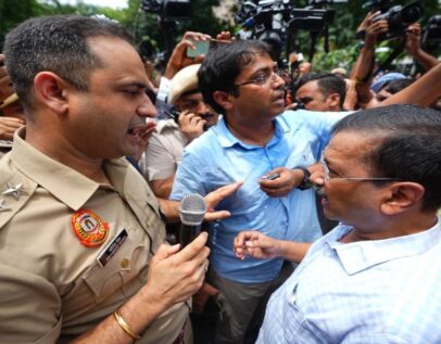 ई-20 के विरोध में 100 लोगों के साथ पीएम से मिलने जा रहे केजरीवाल को पुलिस ने रोका