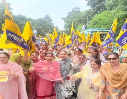 अकाली दल के कार्यालय में बुजुर्ग दलित महिला के साथ मारपीट के खिलाफ आप महिला विंग ने समराला में किया जोरदार विरोध प्रदर्शन