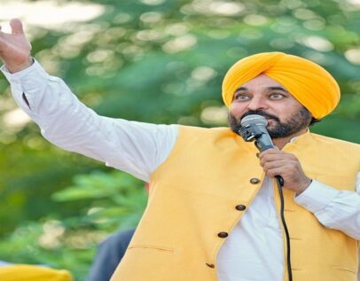 धूरी के बालियां में CM भगवंत मान की लोक मिलनी, पंचायत को विकास के लिए ₹57 लाख का चेक