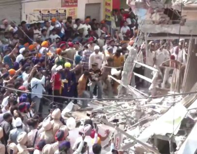 परविंदर सिंह झोटा हत्याकांड: आरोपी के घर और मेडिकल स्टोर पर चला बुलडोजर, गुस्साए लोगों ने बाहर पड़े सामान में लगाई आग