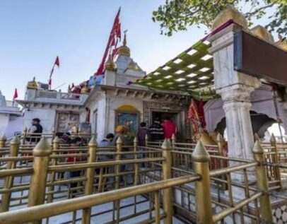 नवरात्रों में हिमाचल के शक्तिपीठों पर उमड़ी श्रद्धालुओं की भारी भीड़, मंदिरों में दर्शन का समय बदला