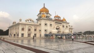 गुरुद्वारा बंगला साहिब के रास्ते को लेकर DSGMC का बड़ा फैसला, वर्दीधारी पुलिसकर्मियों की एंट्री पर रोक