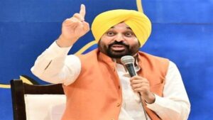 Airport  पर 2 घंटे रोके जाने से नाराज CM मान, जांच को लेकर उठाए सवाल